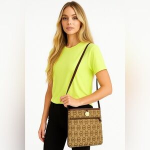 NWT Michael Kors Kempton Bag Large Pocket Crossbody Classic Brown Logo P…​​